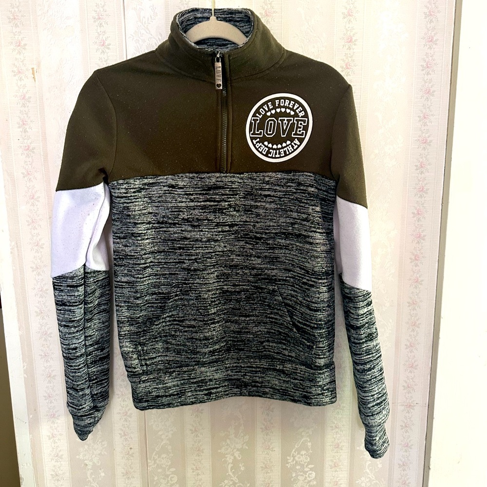 Color block, long sleeve sweater with chest zipper